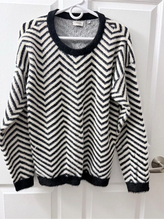 Cyrus Sweaters - Cyrus Black and White Chevron Crewneck Sweater
